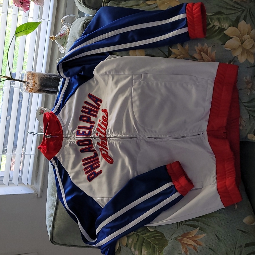 Ladies Size M Phillies jacket